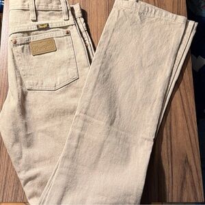 Vintage women’s wranglers 🩷